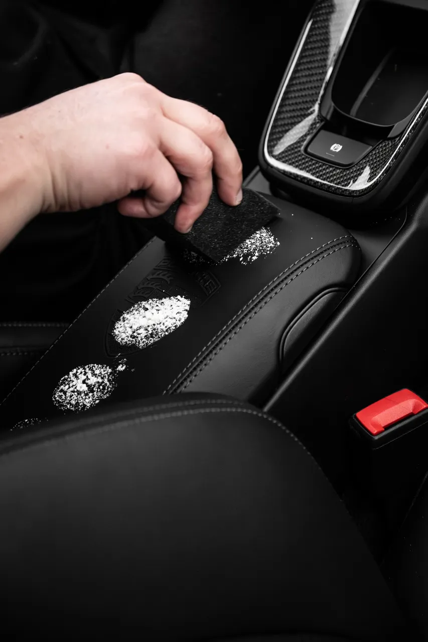 L'atelier SC Porsche 992 GT3 Touring — protection cuir — photo 18