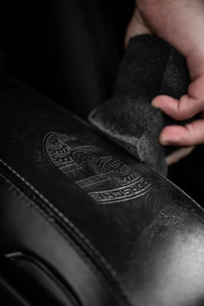 L'atelier SC Porsche 992 GT3 Touring — protection cuir — photo 20
